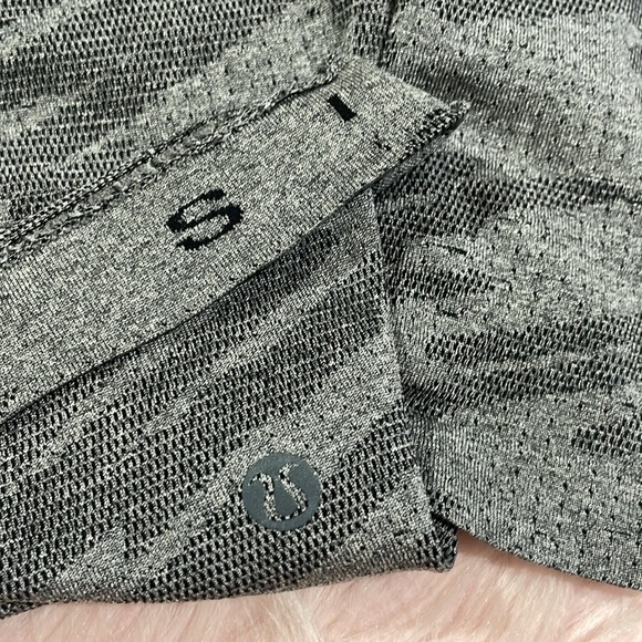 Lululemon Men’s Gray Metal Vent Tech 2.0 Long Sleeve T-Shirt - Picture 3 of 10